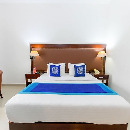 Готель Oyo 7188 Ajantha Regency Kochi Екстер'єр фото