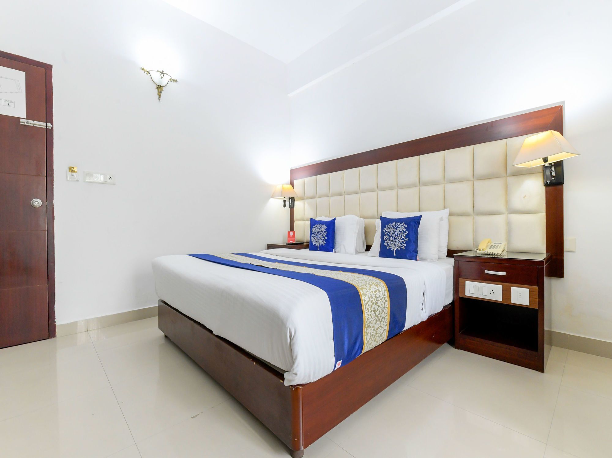 Готель Oyo 7188 Ajantha Regency Kochi Екстер'єр фото