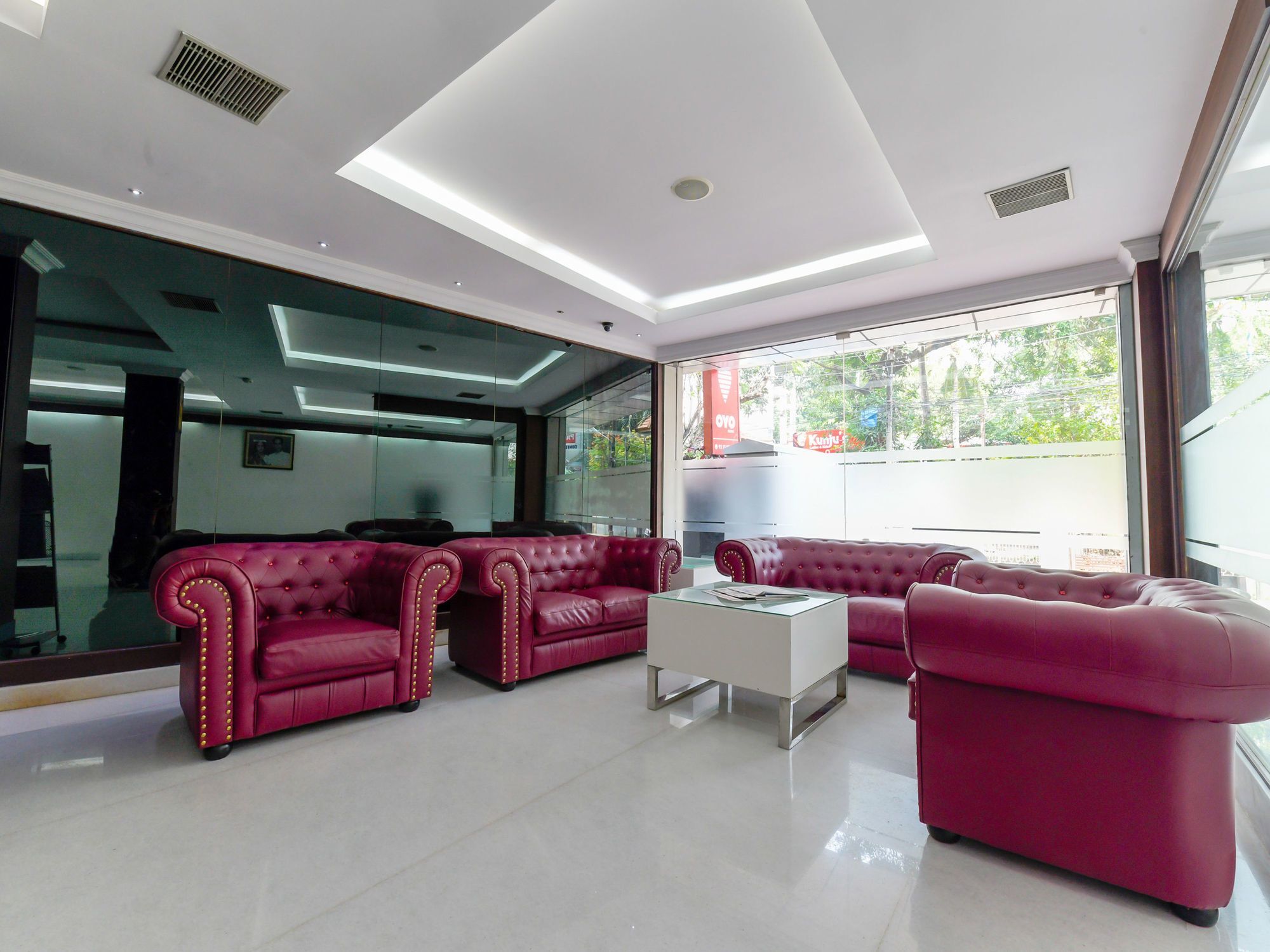 Готель Oyo 7188 Ajantha Regency Kochi Екстер'єр фото