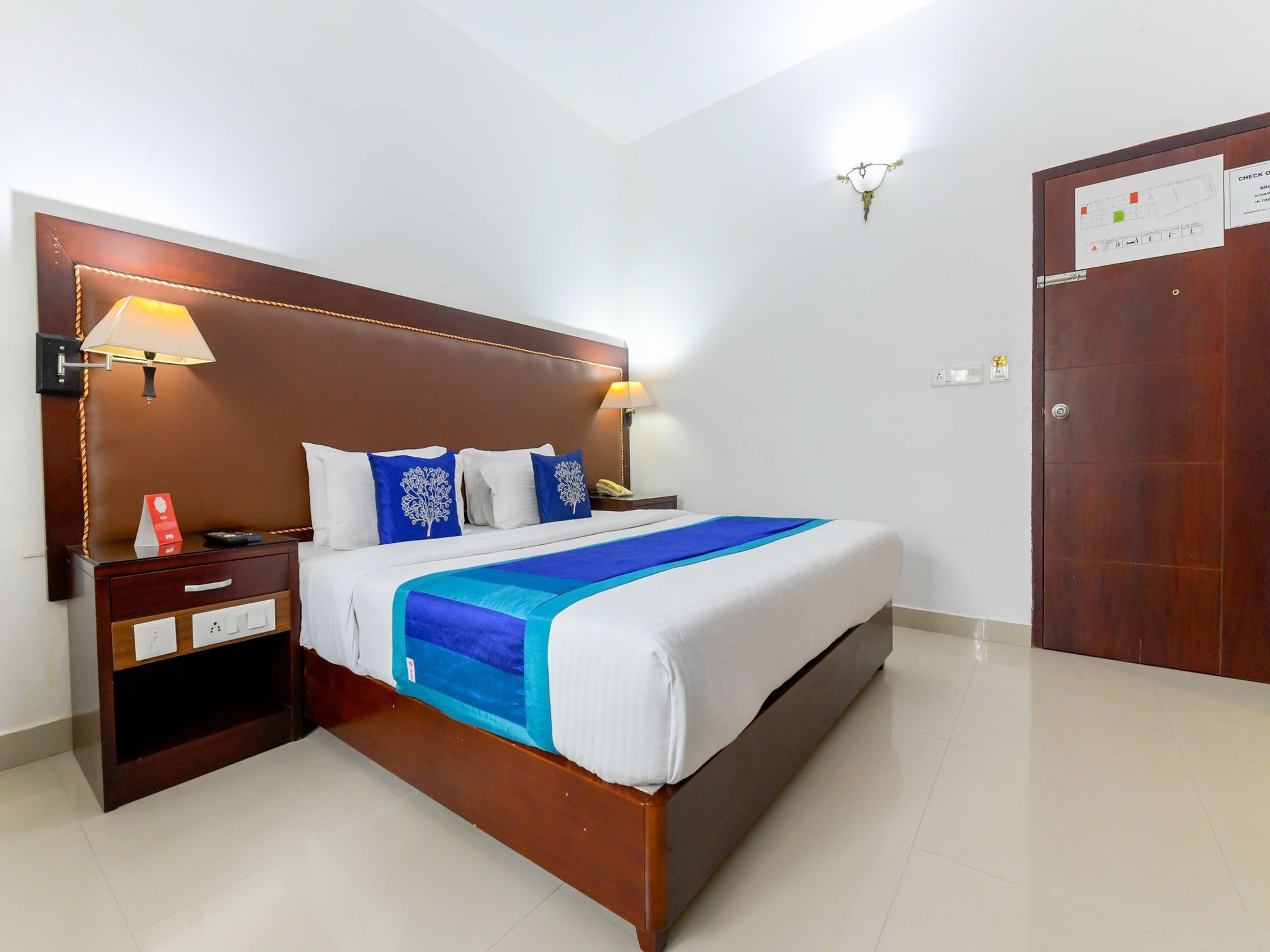 Готель Oyo 7188 Ajantha Regency Kochi Екстер'єр фото