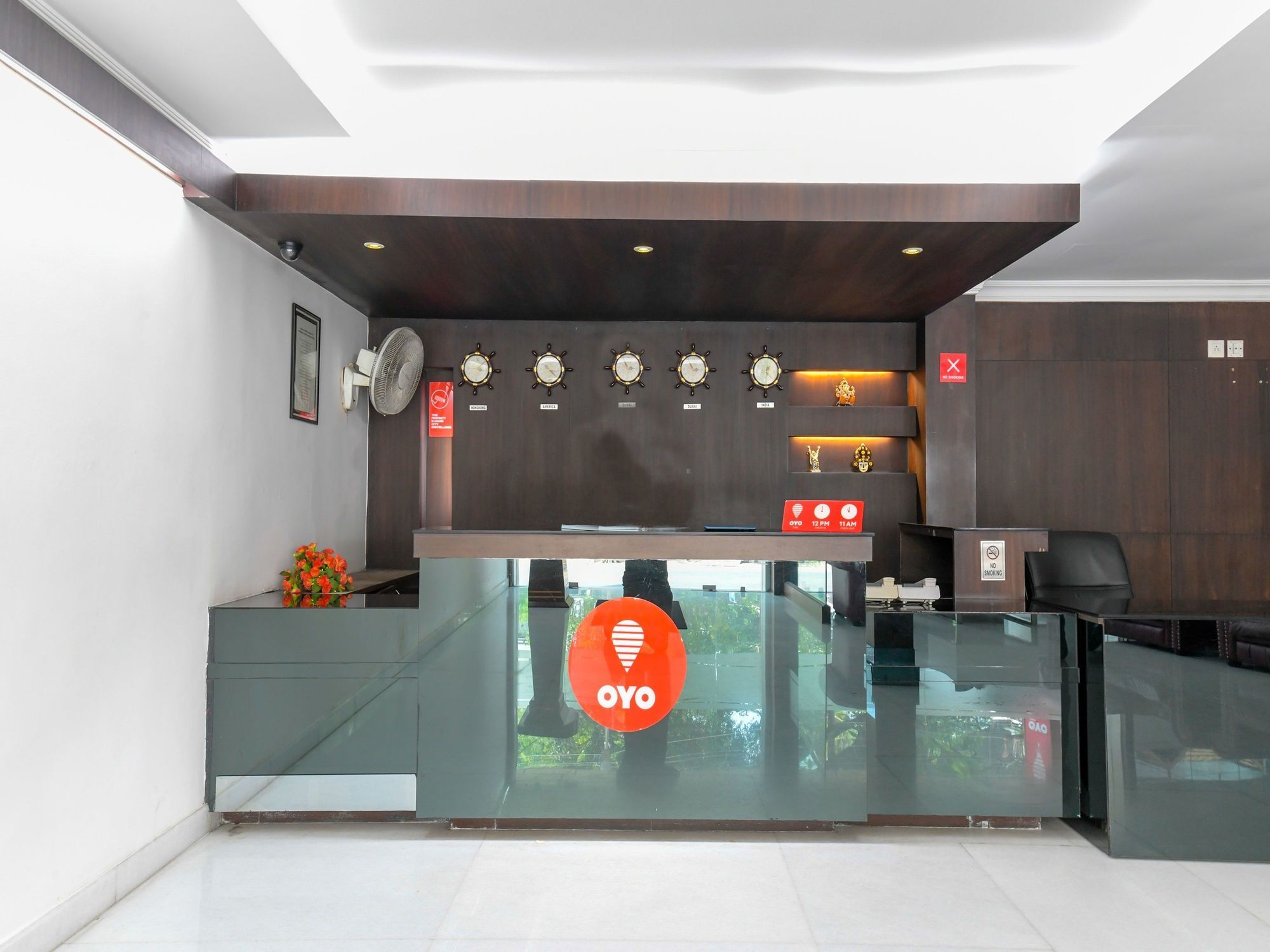 Готель Oyo 7188 Ajantha Regency Kochi Екстер'єр фото
