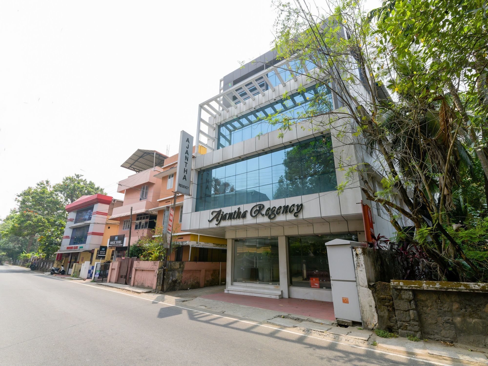 Готель Oyo 7188 Ajantha Regency Kochi Екстер'єр фото